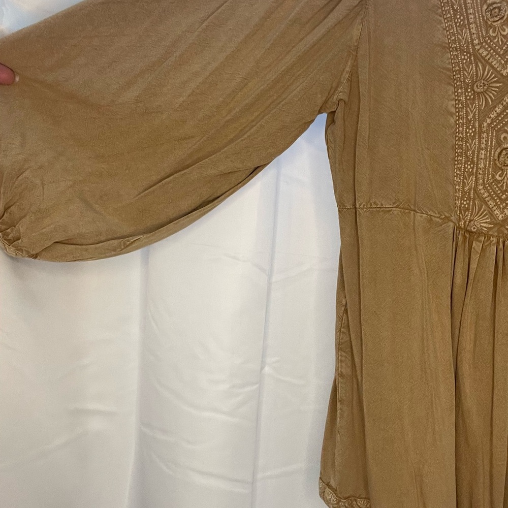Solitaire Tan Embroidered Boho top  Medium - Picture 5 of 10
